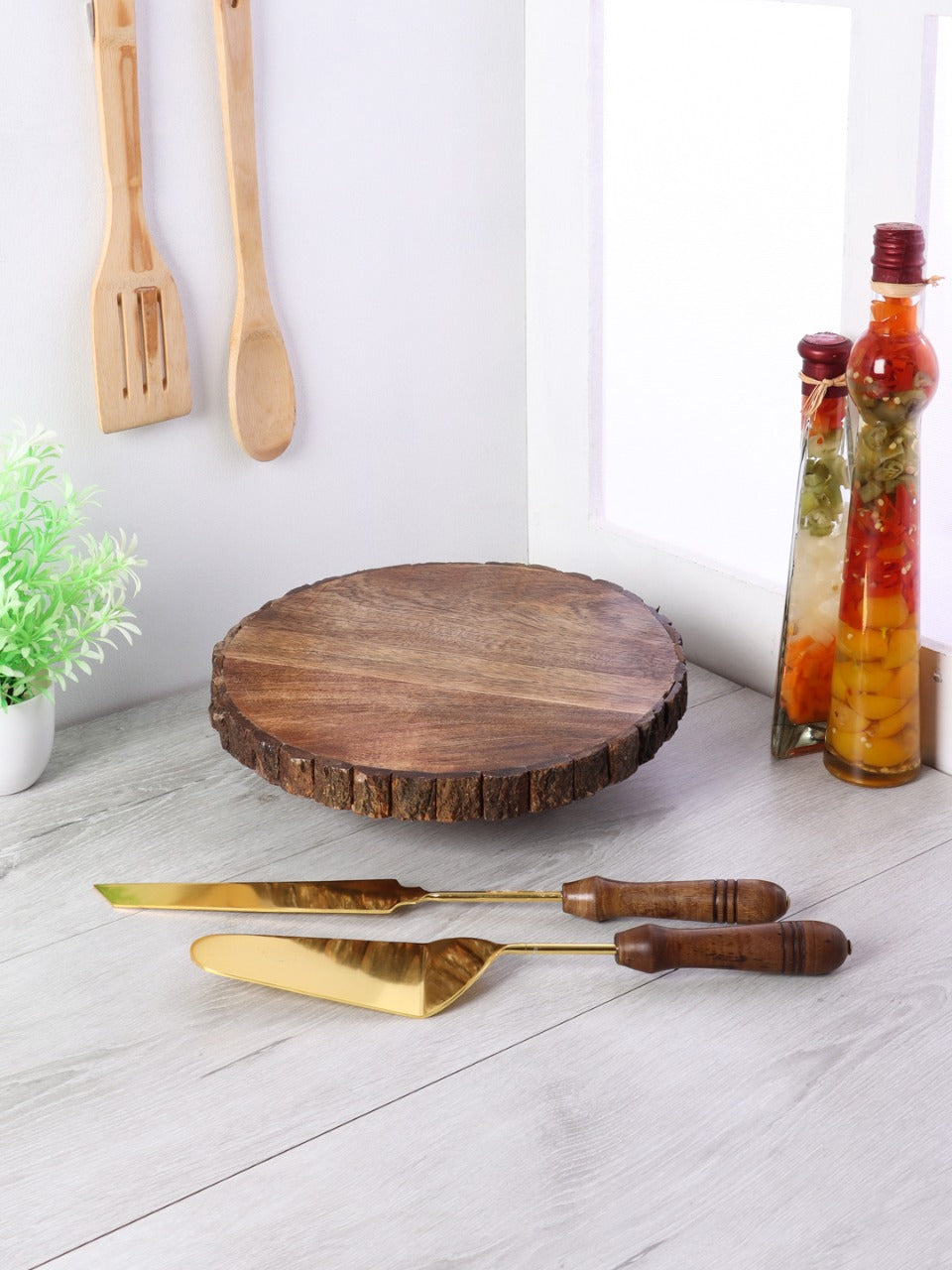 Mangowood and Steel Revolving Cake platter with knife and Server idekors